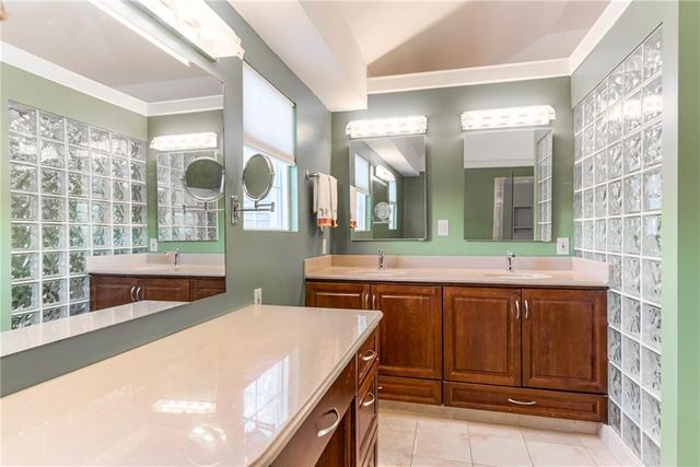 5709 W 164 Street, Stilwell, KS 66085