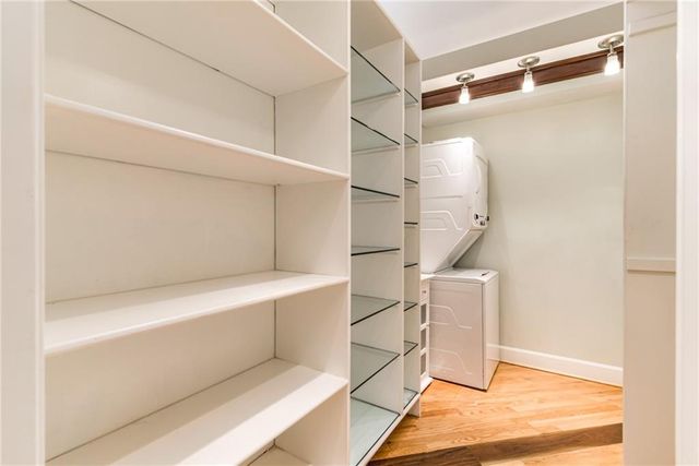 5709 W 164 Street, Stilwell, KS 66085