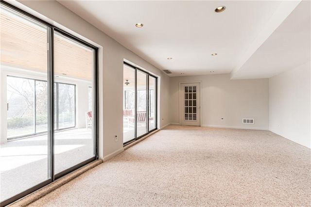 5709 W 164 Street, Stilwell, KS 66085