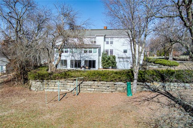 5709 W 164 Street, Stilwell, KS 66085