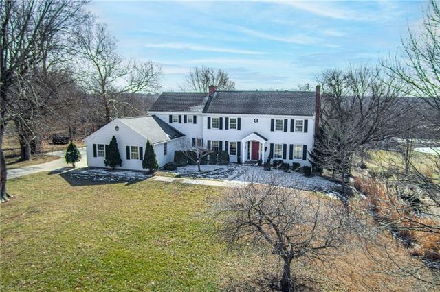 5709 W 164 Street, Stilwell, KS 66085