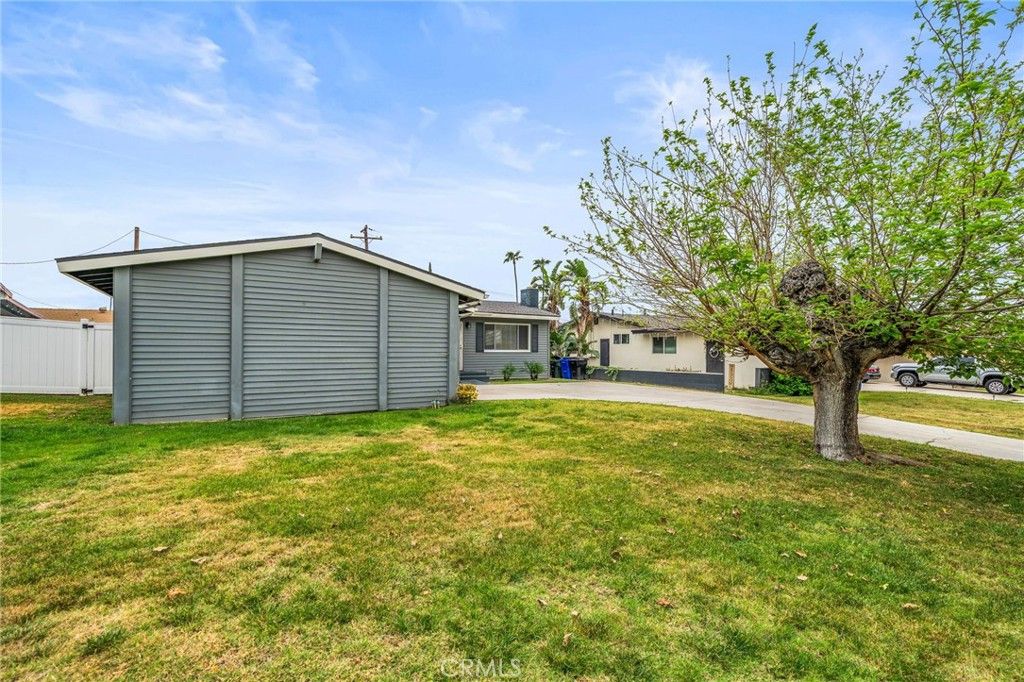 Image 3 of property listing at 25459 33rd, San Bernardino, CA 92404