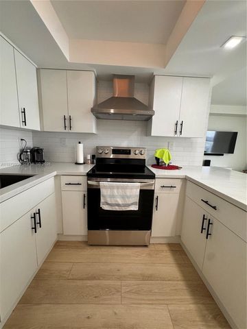 2457 Collins Ave 1105, Miami Beach, FL 33140