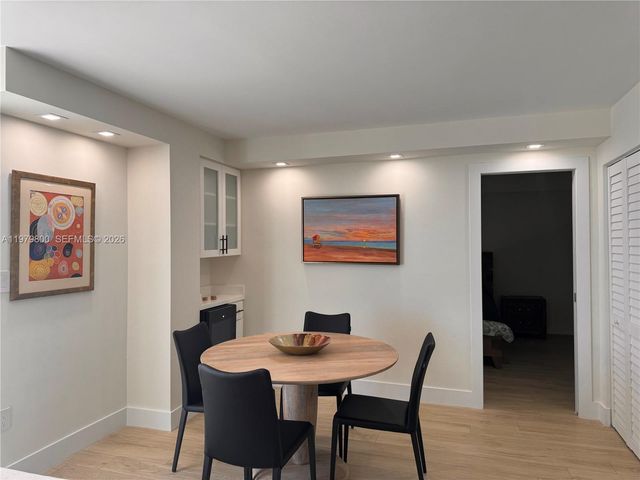 2457 Collins Ave 1105, Miami Beach, FL 33140