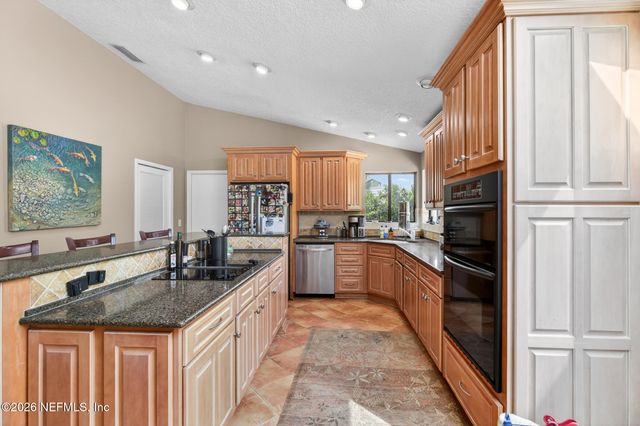 1978 BRISTA DE MAR Circle, Atlantic Beach, FL 32233