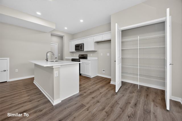 9138 Robinson Drive, West Des Moines, IA 50266