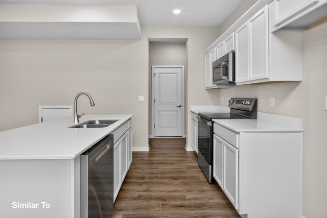 9138 Robinson Drive, West Des Moines, IA 50266