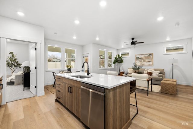 4654 N Maple Grove Rd, Boise, ID 83704