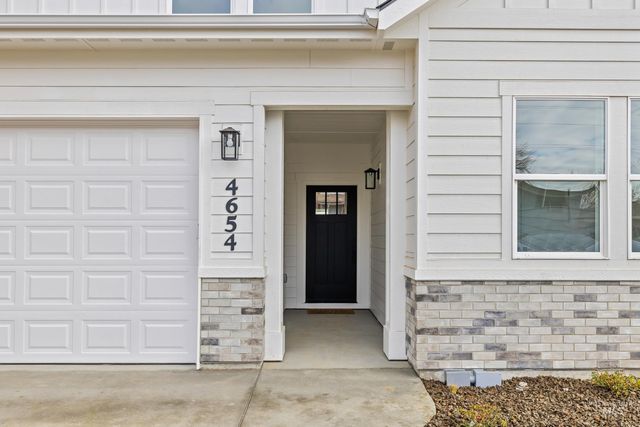 4654 N Maple Grove Rd, Boise, ID 83704