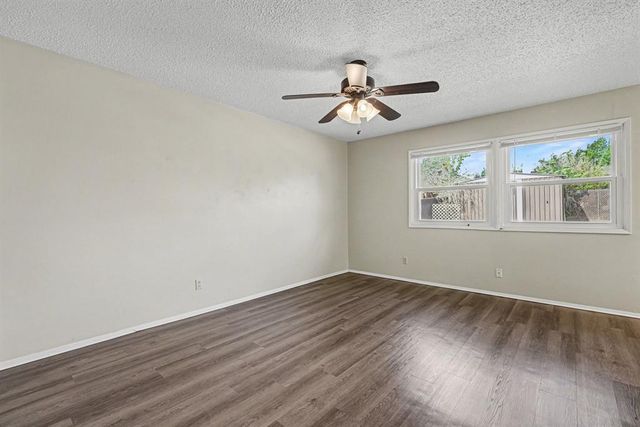 1001 Queensboro Place, Yukon, OK 73099