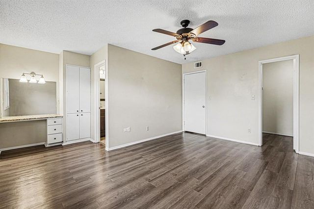 1001 Queensboro Place, Yukon, OK 73099