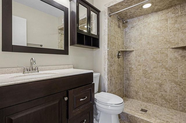 1001 Queensboro Place, Yukon, OK 73099