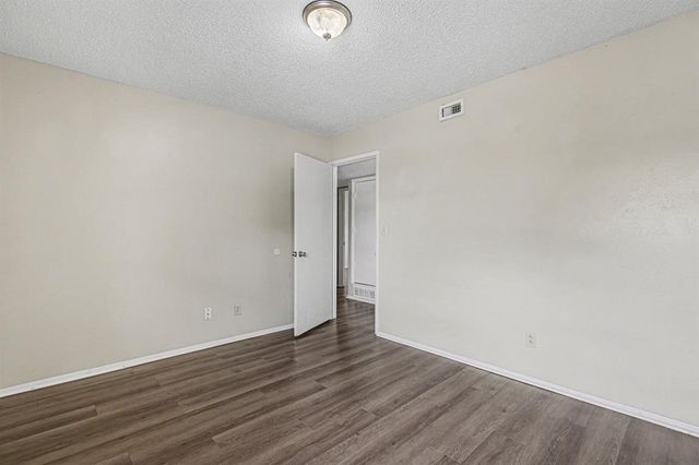 1001 Queensboro Place, Yukon, OK 73099