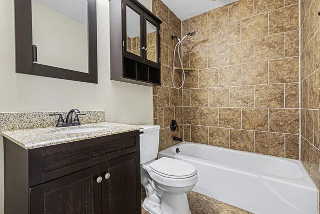 1001 Queensboro Place, Yukon, OK 73099