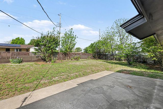 1001 Queensboro Place, Yukon, OK 73099