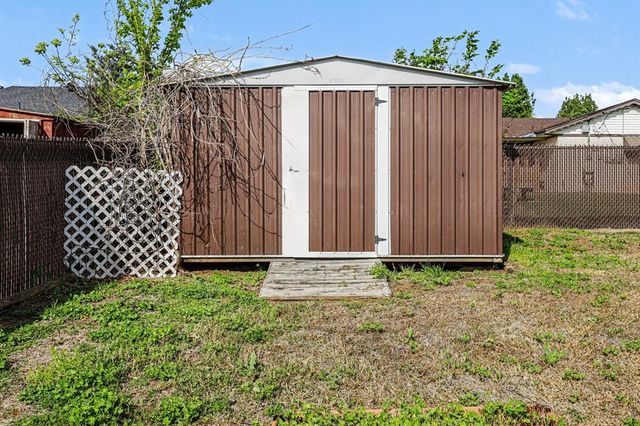 1001 Queensboro Place, Yukon, OK 73099