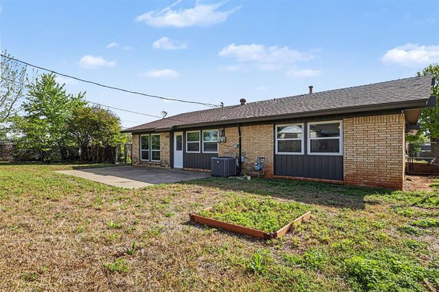 1001 Queensboro Place, Yukon, OK 73099