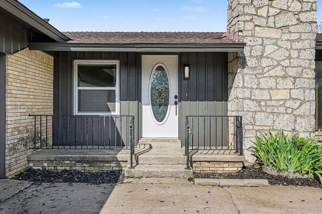 1001 Queensboro Place, Yukon, OK 73099