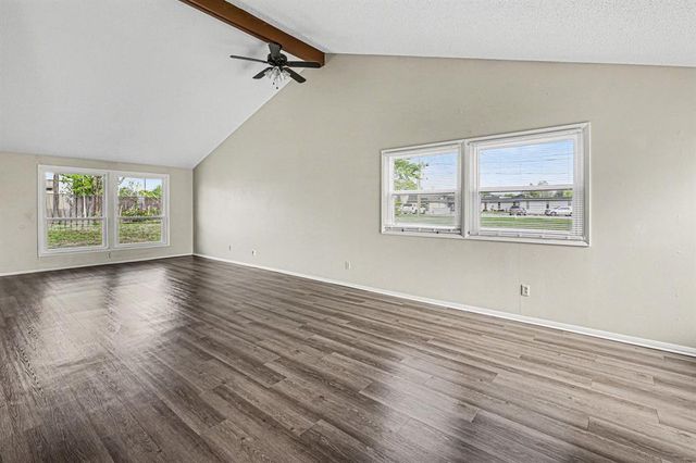 1001 Queensboro Place, Yukon, OK 73099