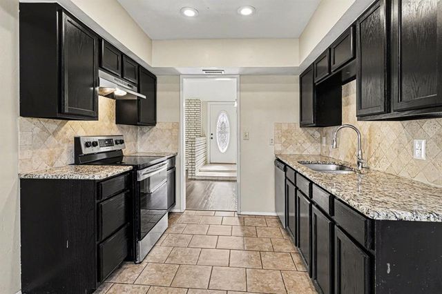 1001 Queensboro Place, Yukon, OK 73099