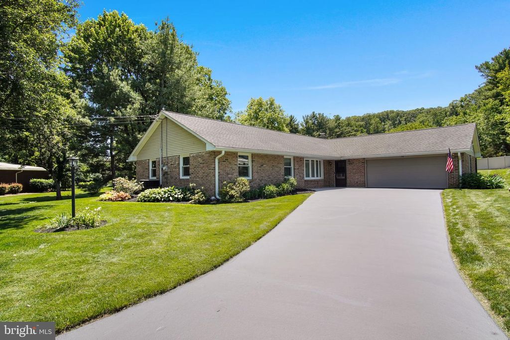 118 SAND RD, Hershey, PA 17033