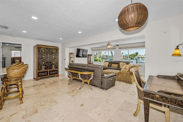 11800 7TH STREET E, Treasure Island, FL 33706