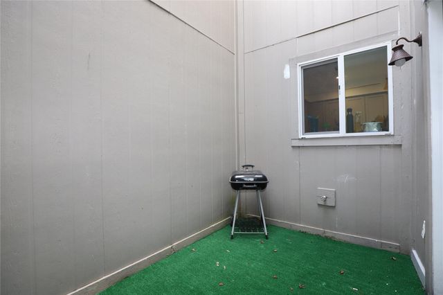 2103 Place Rebecca Lane D6, Houston, TX 77090