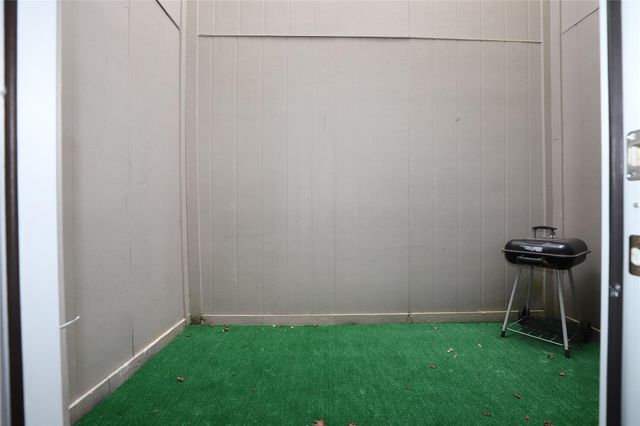 2103 Place Rebecca Lane D6, Houston, TX 77090