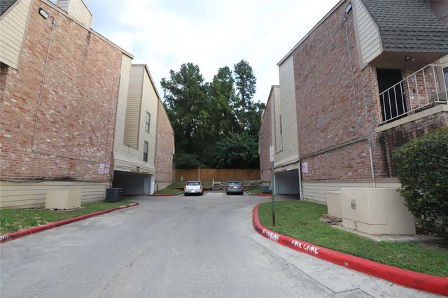 2103 Place Rebecca Lane D6, Houston, TX 77090