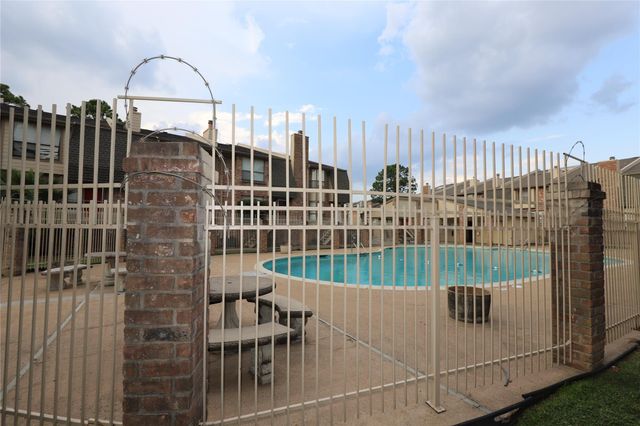 2103 Place Rebecca Lane D6, Houston, TX 77090