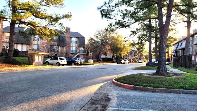 2103 Place Rebecca Lane D6, Houston, TX 77090