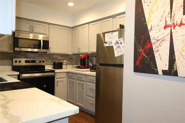 2103 Place Rebecca Lane D6, Houston, TX 77090