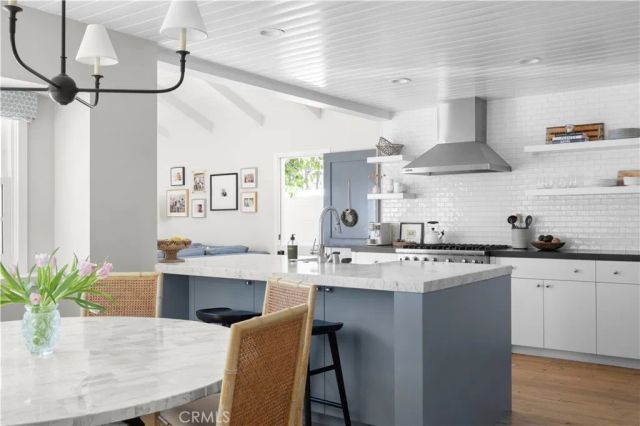 213 Via Mentone, Newport Beach, CA 92663