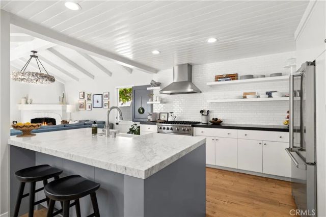 213 Via Mentone, Newport Beach, CA 92663