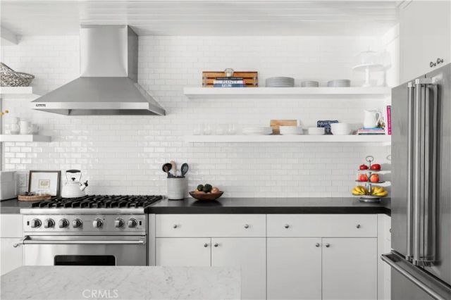 213 Via Mentone, Newport Beach, CA 92663