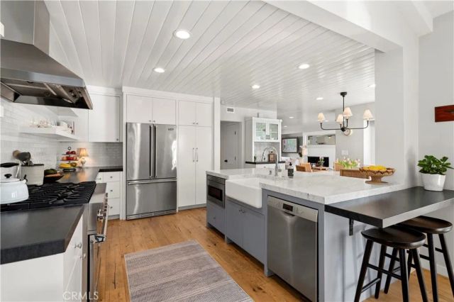 213 Via Mentone, Newport Beach, CA 92663