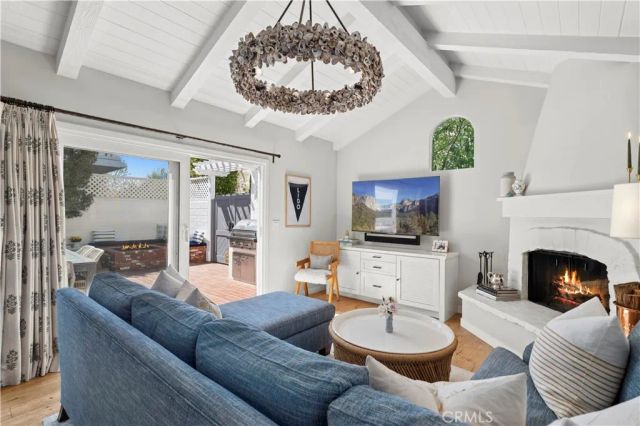 213 Via Mentone, Newport Beach, CA 92663