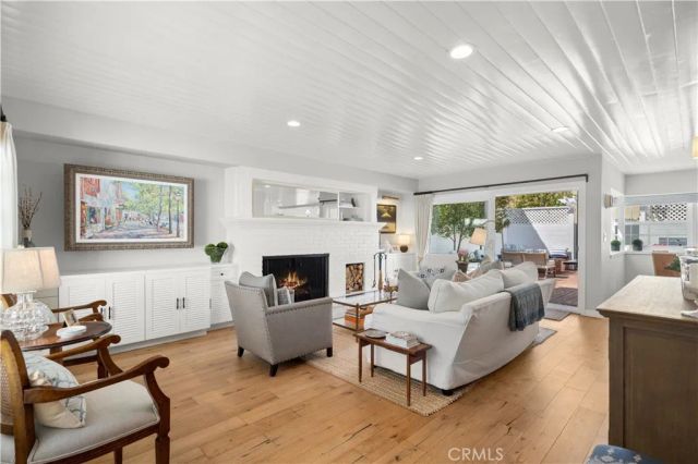 213 Via Mentone, Newport Beach, CA 92663