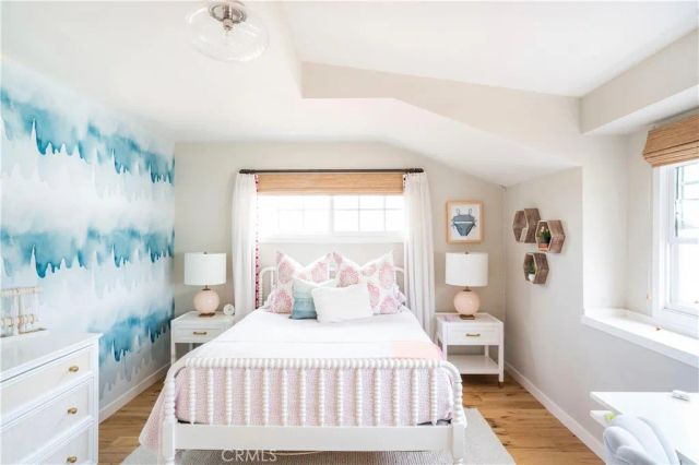 213 Via Mentone, Newport Beach, CA 92663