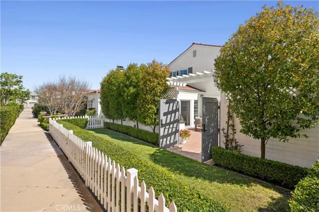 213 Via Mentone, Newport Beach, CA 92663