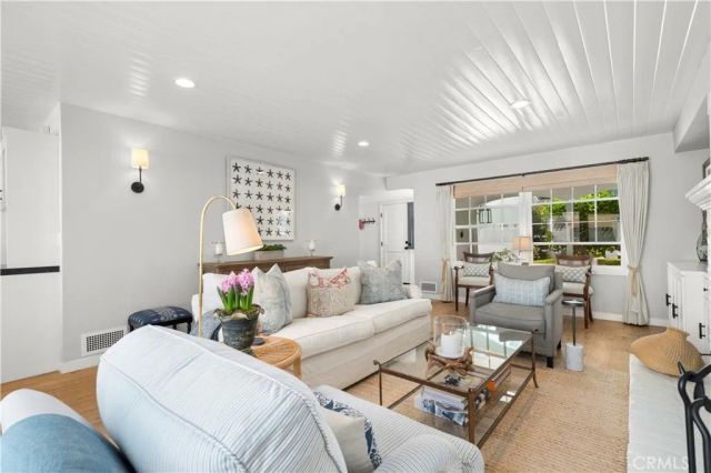 213 Via Mentone, Newport Beach, CA 92663