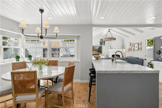 213 Via Mentone, Newport Beach, CA 92663