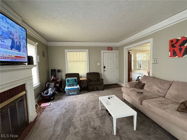 1066 Emma Avenue, Akron, OH 44302