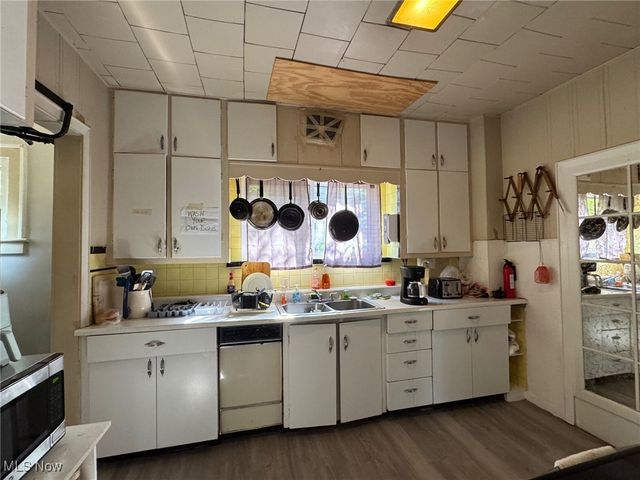 1066 Emma Avenue, Akron, OH 44302