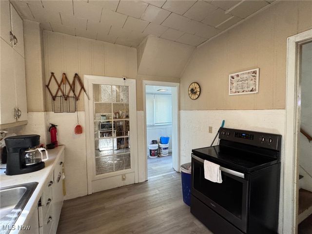 1066 Emma Avenue, Akron, OH 44302