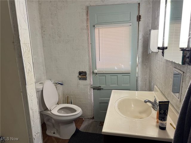 1066 Emma Avenue, Akron, OH 44302