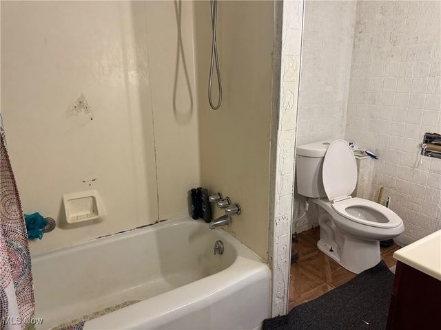 1066 Emma Avenue, Akron, OH 44302