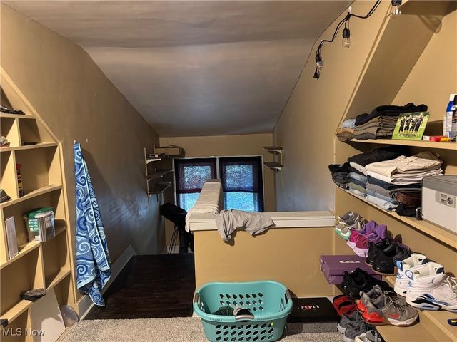 1066 Emma Avenue, Akron, OH 44302