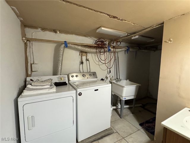 1066 Emma Avenue, Akron, OH 44302