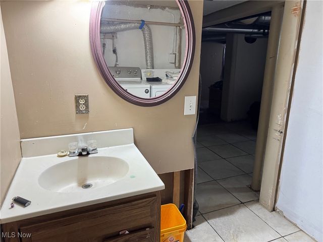 1066 Emma Avenue, Akron, OH 44302